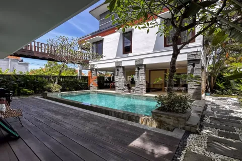 3 bedrooms Villa in Tibubeneng, Badung, Indonesia No. 11784 2