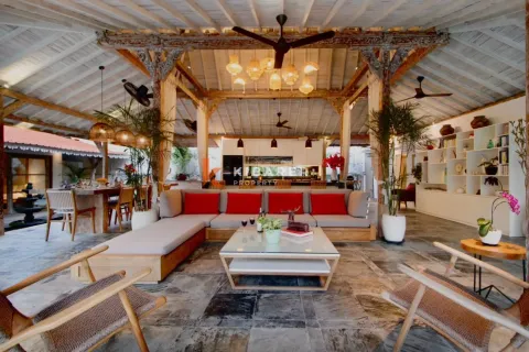 4 bedrooms Villa in Tibubeneng, Badung, Indonesia No. 11781 4