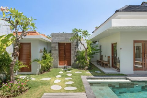 2 bedrooms Villa in Seminyak, Badung, Indonesia No. 10040 4