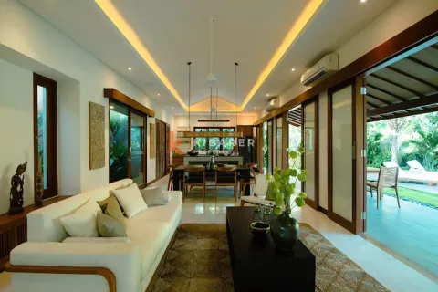 3 bedrooms Villa in Denpasar, Indonesia No. 12858 4