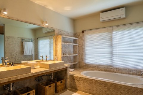 Вилла 320м2 в Бадунг, Индонезия № 9687 6