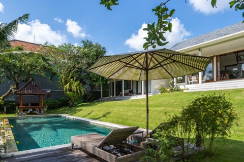 Вилла 320м2 в Бадунг, Индонезия № 9687 2
