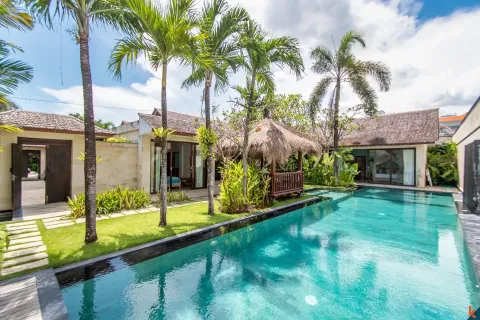 6 bedrooms Villa in Tibubeneng, Badung, Indonesia No. 10664 2