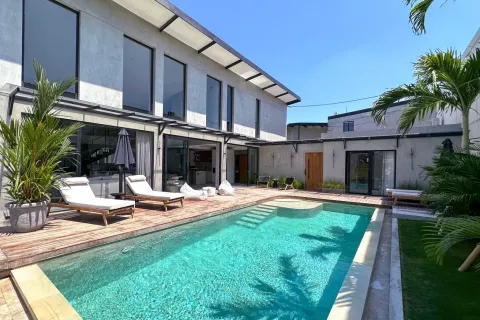 4 bedrooms Villa in Tibubeneng, Badung, Indonesia No. 10574