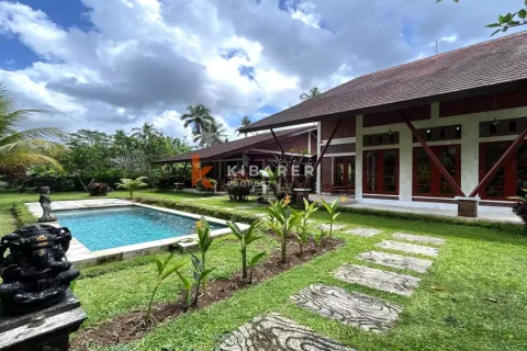 5 bedrooms Villa in Badung, Indonesia No. 12598
