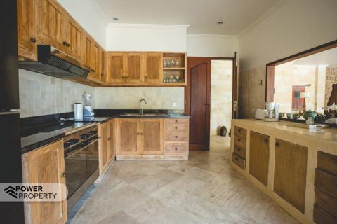 4 bedrooms Villa in Tabanan,  No. 8642 15