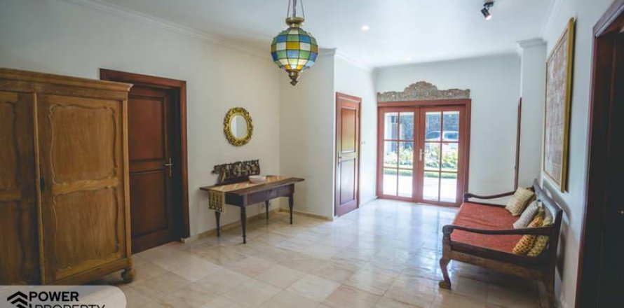 7 bedrooms Villa in Tabanan,  No. 8643