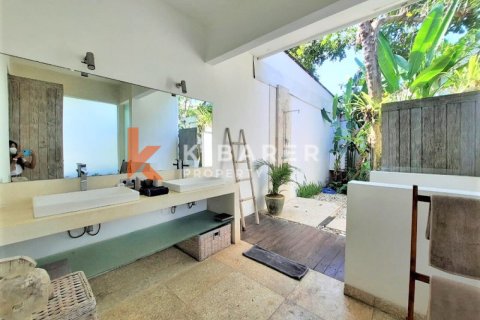 3 bedrooms Villa in Tibubeneng, Badung, Indonesia No. 13009 10