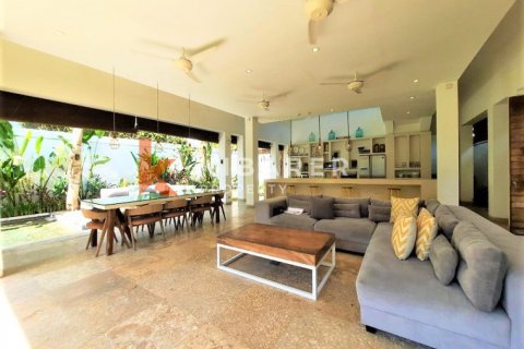 3 bedrooms Villa in Tibubeneng, Badung, Indonesia No. 13009 4