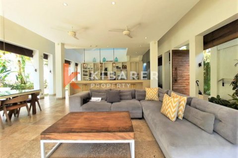 3 bedrooms Villa in Tibubeneng, Badung, Indonesia No. 13009 17
