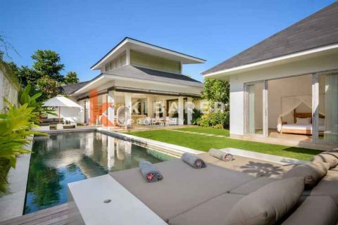 3 bedrooms Villa in Tibubeneng, Badung, Indonesia No. 13009