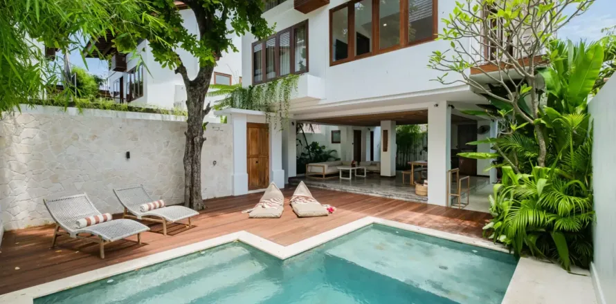 3 bedrooms Villa in Kuta, Badung, Indonesia No. 10475