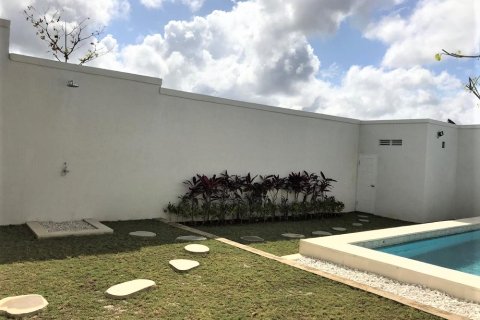 2 bedrooms Villa in Canggu, Badung, Indonesia No. 11962 3