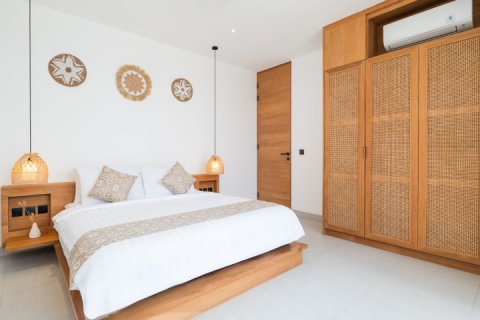 4 bedrooms Villa in Canggu, Badung, Indonesia No. 13739 12