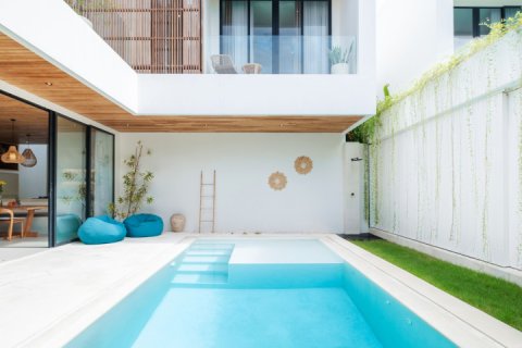 4 bedrooms Villa in Canggu, Badung, Indonesia No. 13739