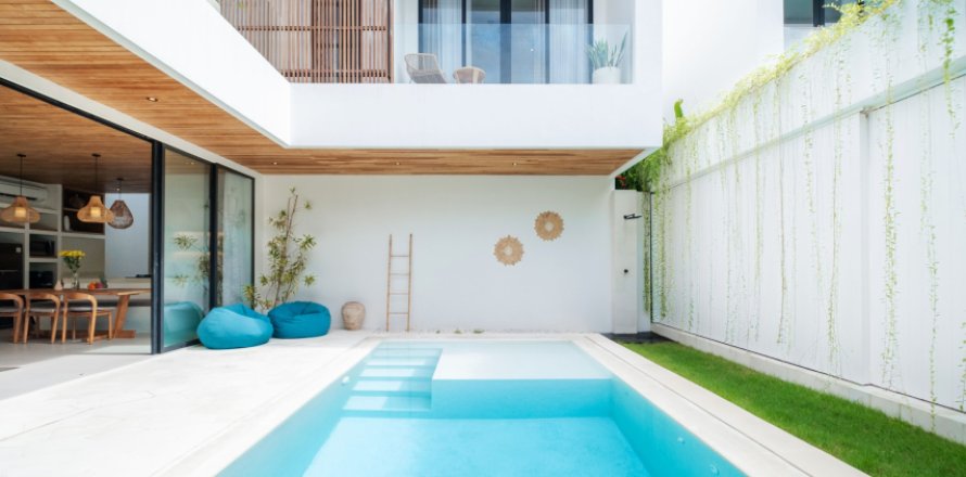 4 bedrooms Villa in Canggu, Badung, Indonesia No. 13739