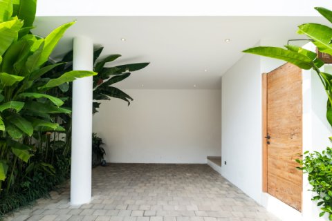 4 bedrooms Villa in Canggu, Badung, Indonesia No. 13739 16