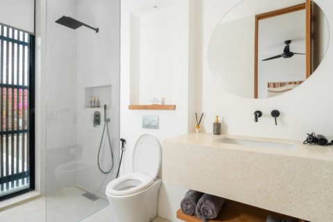 4 bedrooms Villa in Canggu, Badung, Indonesia No. 13739 10