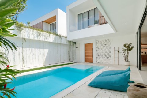 4 bedrooms Villa in Canggu, Badung, Indonesia No. 13739 29