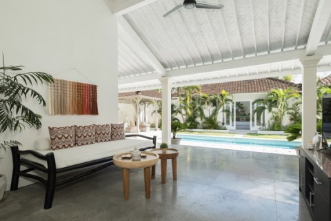 3 bedrooms Villa in Seminyak, Badung, Indonesia No. 13734 12