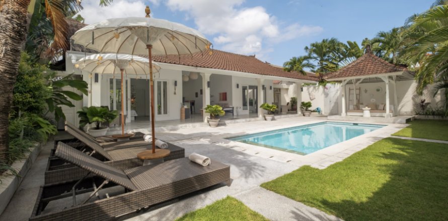3 bedrooms Villa in Seminyak, Badung, Indonesia No. 13734