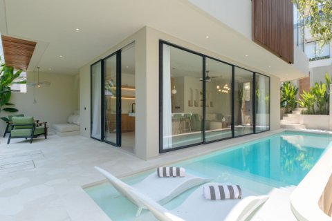 4 bedrooms Villa in Canggu, Badung, Indonesia No. 13740 2