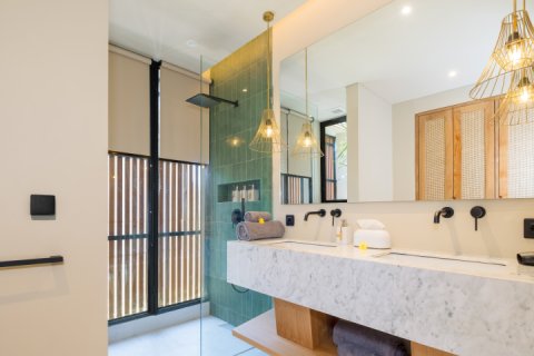 4 bedrooms Villa in Canggu, Badung, Indonesia No. 13740 14