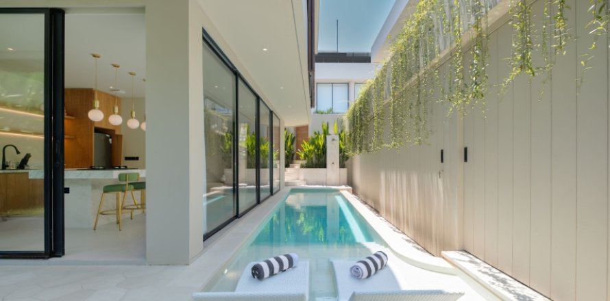 4 bedrooms Villa in Canggu, Badung, Indonesia No. 13740