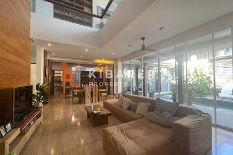 4 bedrooms Villa in Seminyak, Badung, Indonesia No. 12264 6
