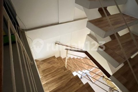 3 bedrooms House in Grogol Petamburan, Jakarta,  No. 9148 17