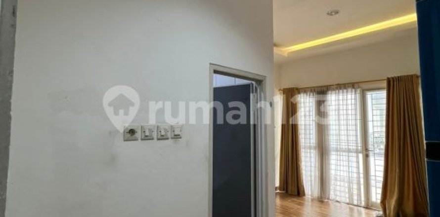 3 bedrooms House in Grogol Petamburan, Jakarta,  No. 9148