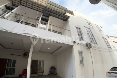3 bedrooms House in Grogol Petamburan, Jakarta,  No. 9148 6