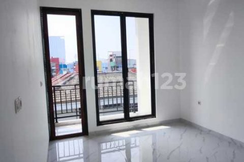 Дом с 3 спальнями в Cengkareng, Джакарта,  № 9146 24