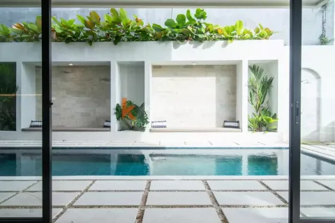 4 bedrooms Villa in Tibubeneng, Badung, Indonesia No. 11737 2
