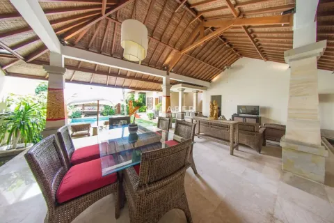 2 bedrooms Villa in Jimbaran, Badung, Indonesia No. 11731 9