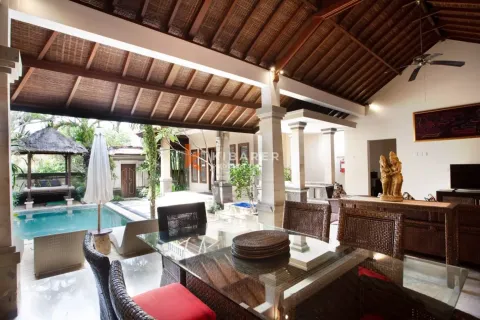 2 bedrooms Villa in Jimbaran, Badung, Indonesia No. 11731 4
