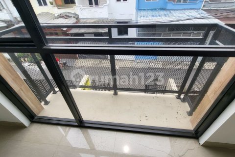 3 bedrooms House in Jakarta, Indonesia No. 13468 20