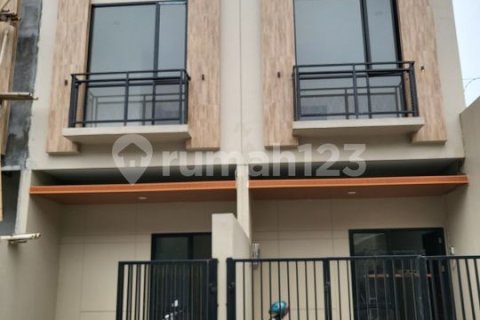 3 bedrooms House in Jakarta, Indonesia No. 13468 4