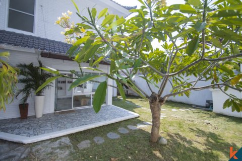4 bedrooms Villa in Seminyak, Badung, Indonesia No. 11259 3