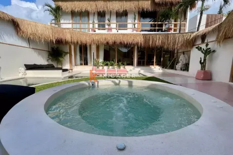 3 bedrooms Villa in Tibubeneng, Badung, Indonesia No. 11859