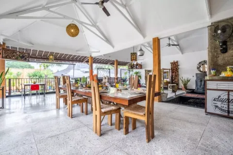 5 bedrooms Villa in Canggu, Badung, Indonesia No. 12373 11