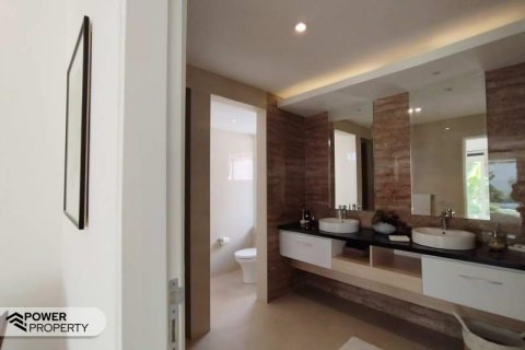 3 bedrooms Villa in Tampaksiring, Gianyar,  No. 9466 23