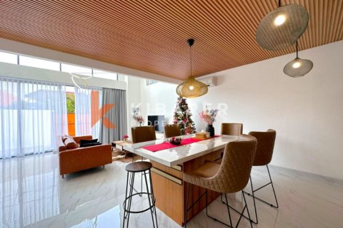 3 bedrooms Villa in Kerobokan, Badung, Indonesia No. 11768 6