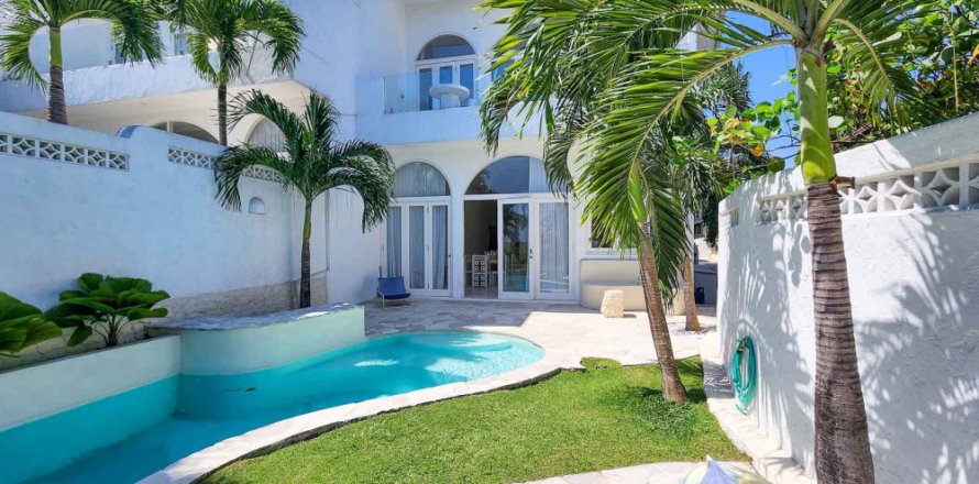 6 bedrooms Villa in Munggu, Mengwi, Badung, Indonesia No. 10586