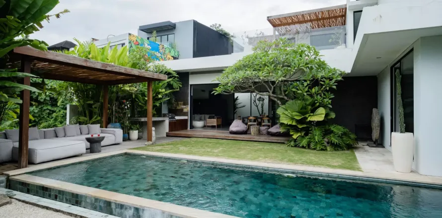 5 bedrooms Villa in Kuta, Badung, Indonesia No. 10725