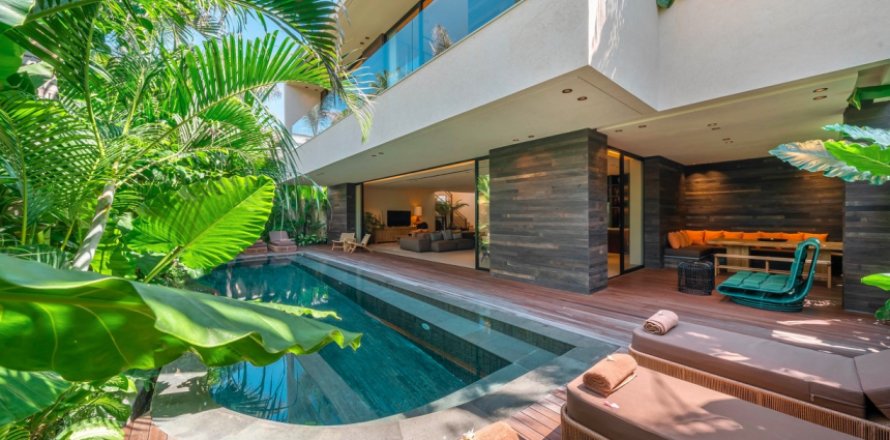 4 bedrooms Villa in Canggu, Badung,  No. 9062