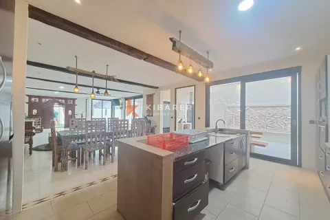 5 bedrooms Villa in Kerobokan, Badung, Indonesia No. 12567 4