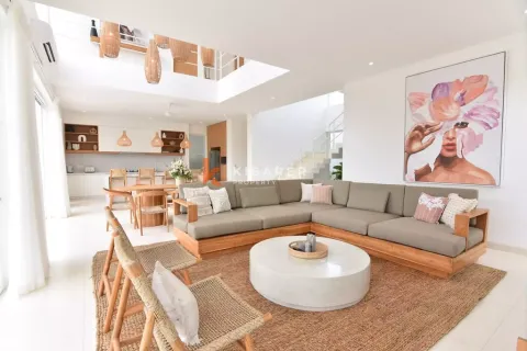 4 bedrooms Villa in Canggu, Badung, Indonesia No. 12569 6