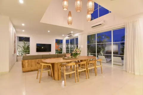 4 bedrooms Villa in Canggu, Badung, Indonesia No. 12569 11