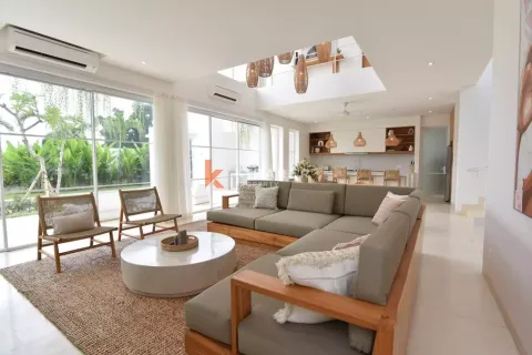4 bedrooms Villa in Canggu, Badung, Indonesia No. 12569 8